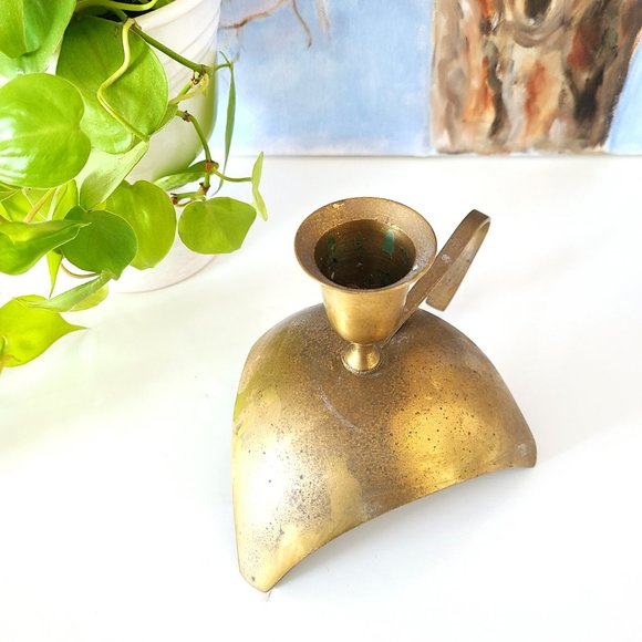 Vintage brass candleholder on stand with handle. - Picture 2 of 6